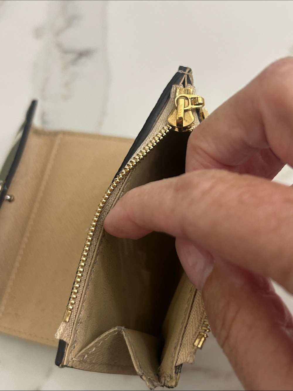Louis Vuitton Green and Beige Monogram Compact Zoe Wallet - Picture 12 of 13